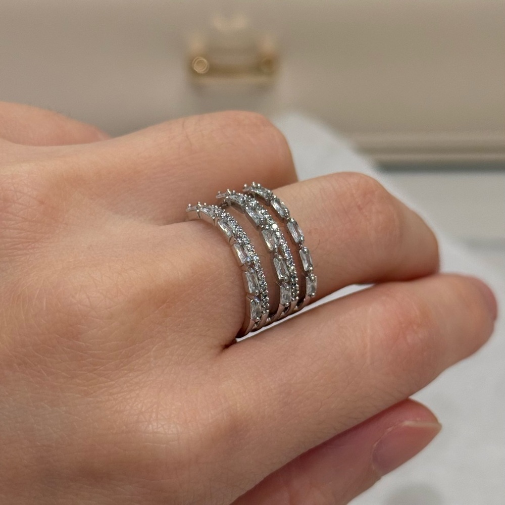 Elegant Silver Stacking Rings - Picture 5 of 8